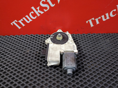 Моторчик стеклоподъемника левый 2018г.