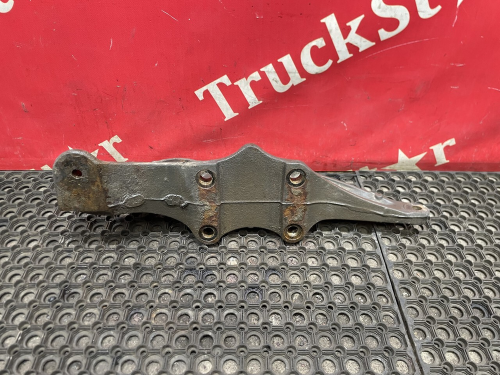 Кронштейн пневморессоры левый