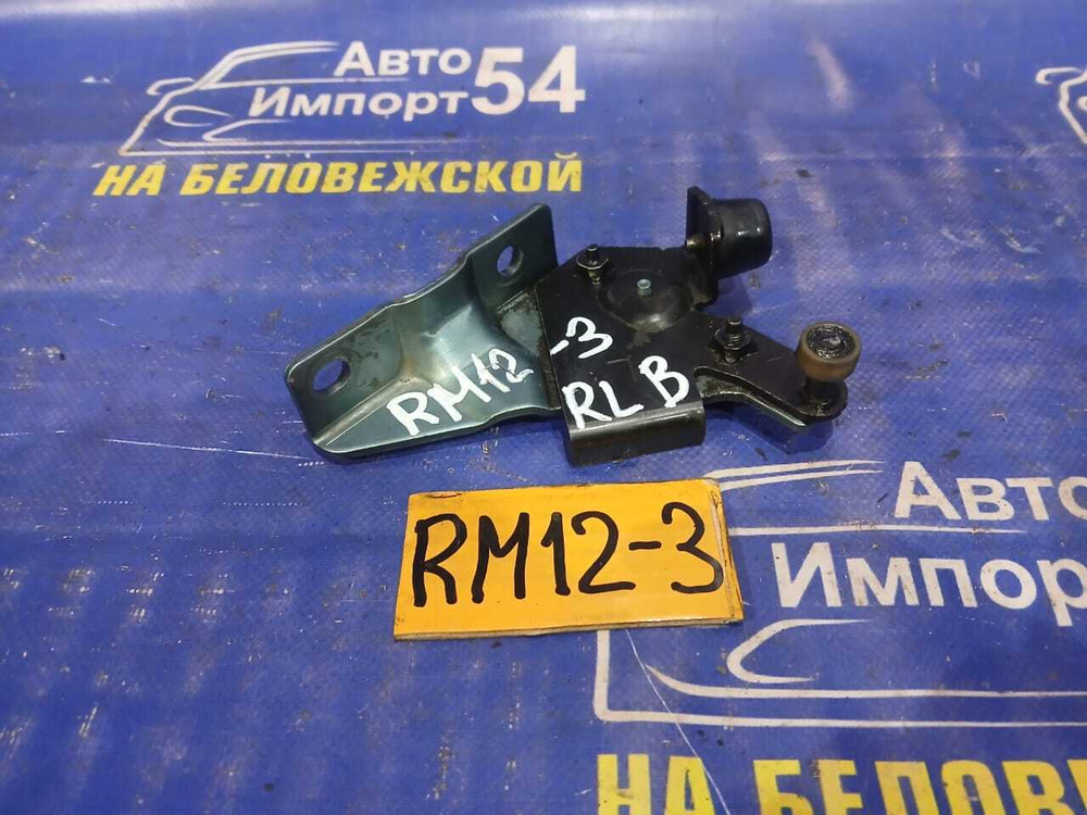 Ролик сдвижной двери NISSAN LIBERTY 2002