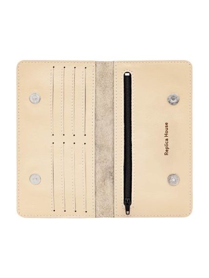 Фото функционального кошелька Карта мира из молочной кожи, развернутый вид без наполнения.