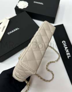 Молочная сумка Chanel прямоугольная с золотой фурнитурой