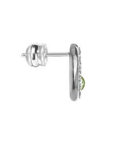 Серьги-пусеты из серебра со вставками из хризолита и бесцветных фианитов