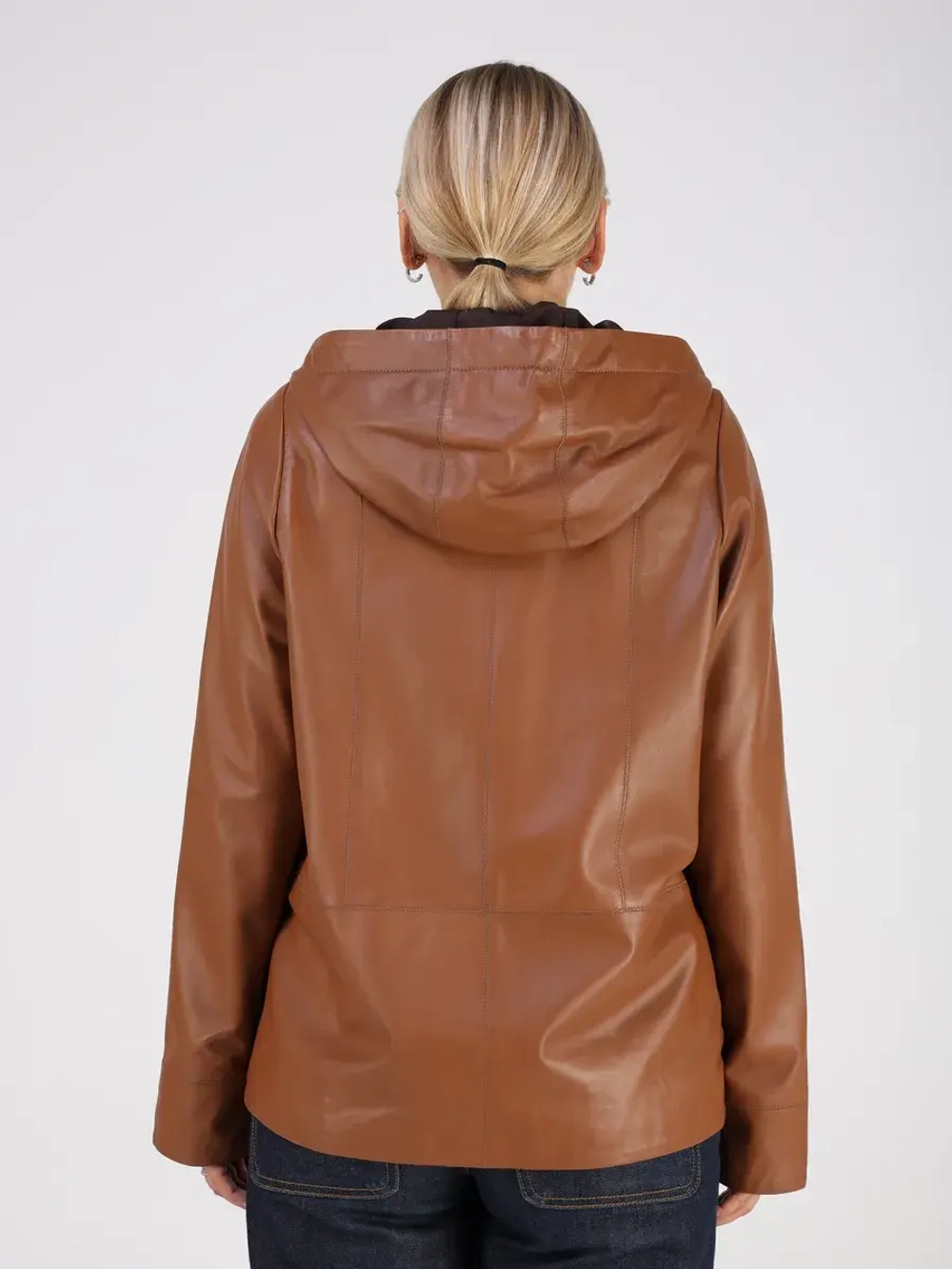 Кожаная куртка демисезонная с капюшоном