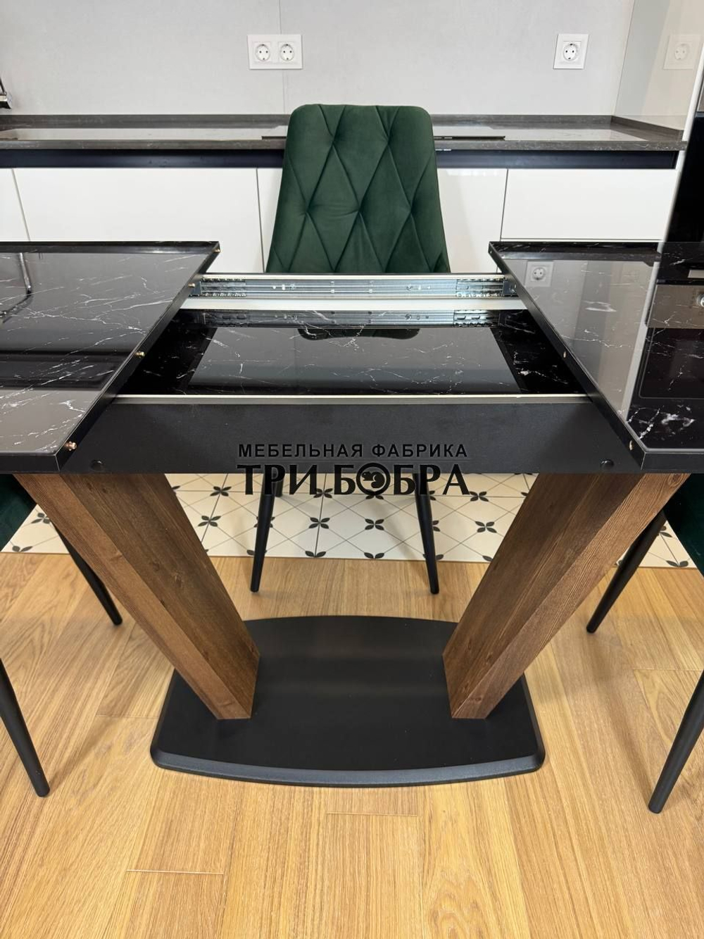 Кухонный раскладной стол "Прадо" черный мрамор и 4 стула Лондон