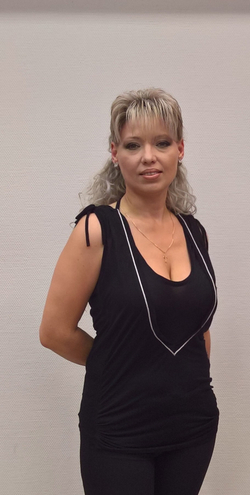 Вискозная футболка-майка с эмблемой и отстрочкой