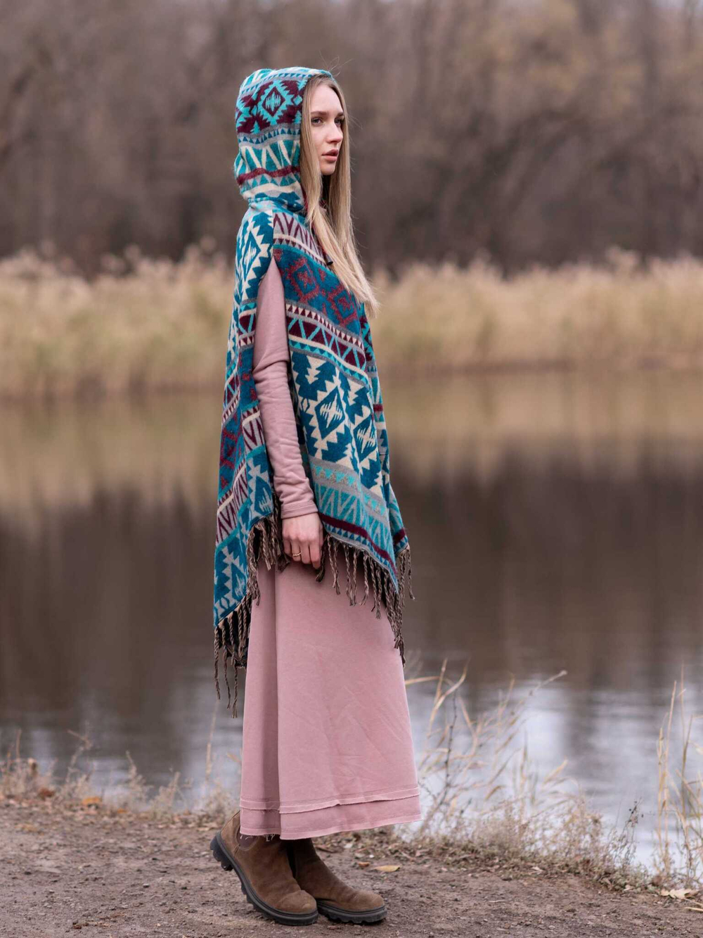 Пончо женское шерстяное с орнаментом