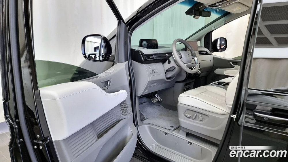Hyundai Staria 4WD 라운지 9-и местный (11.2022)