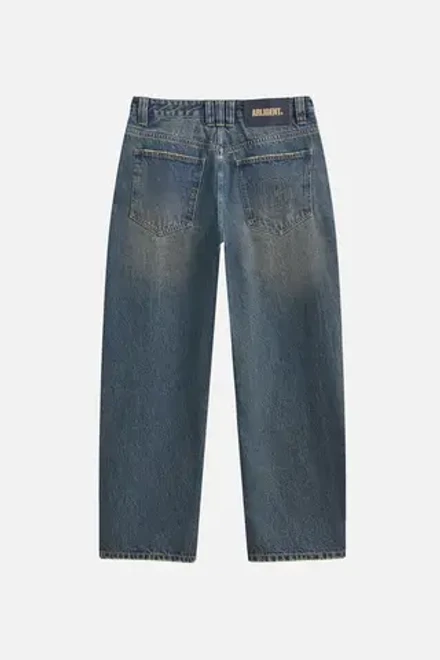 Джинсы-трубы с винтажным эффектом