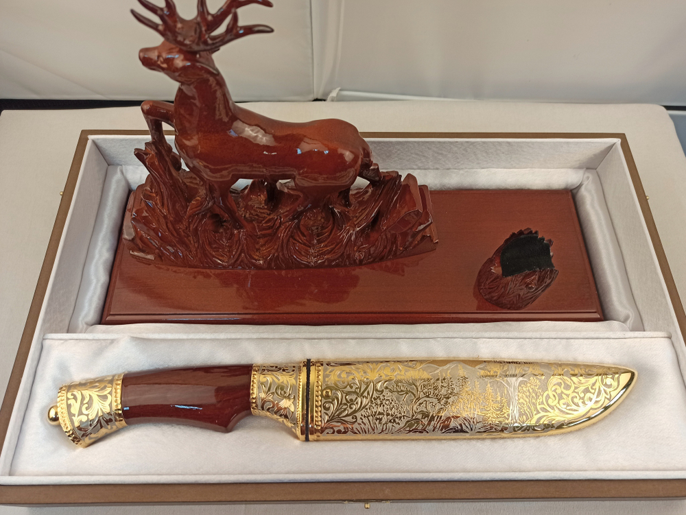 Нож на подставке "Олень"