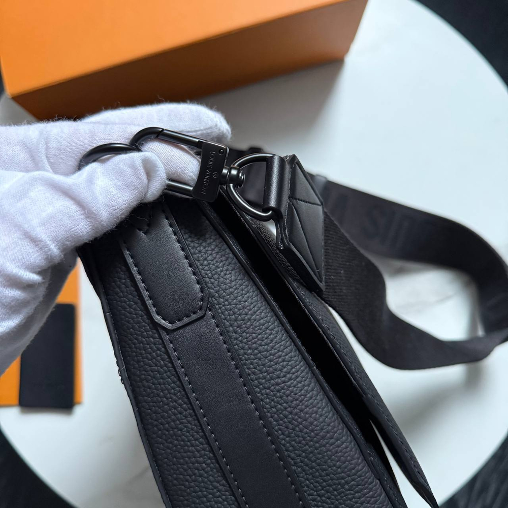 Сумка-мессенджер Louis Vuitton