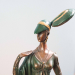 Скульптура «Элегантная дама в изумрудном платье»