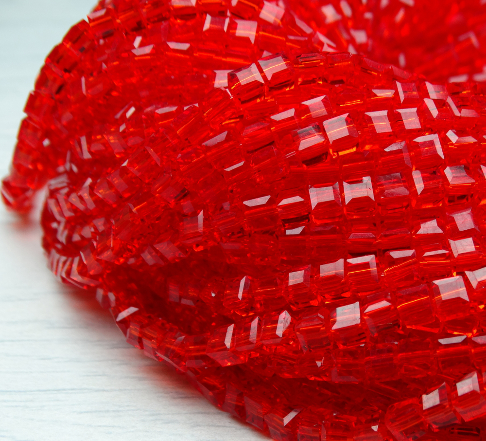 БВ009НН3 Хрустальные бусины квадратные, цвет: красный, размер 3 мм, кол-во: 63-65 шт.