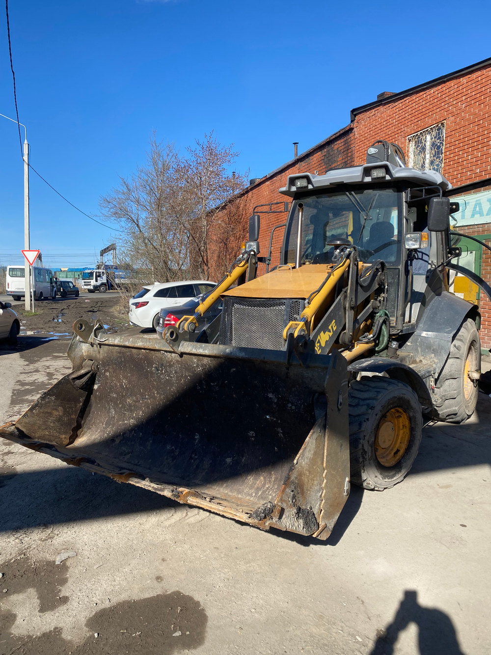 KYLOTON R-3 Фронтальный погрузчик R-3 (Дизельный, 3,6 л, 45 л.с., АТ)