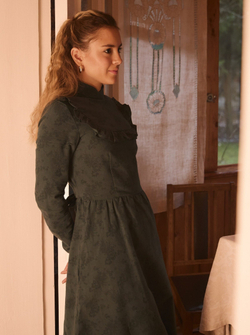 Платье с вшитой манишкой