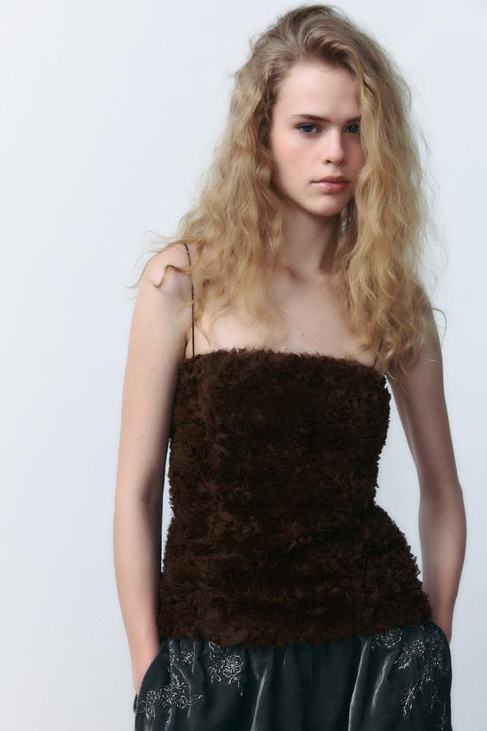 ZARA ТОП ИЗ СЕТЧАТОЙ ТКАНИ С РЕЛЬЕФНЫМИ ДЕТАЛЯМИ, КОРИЧНЕВЫЙ