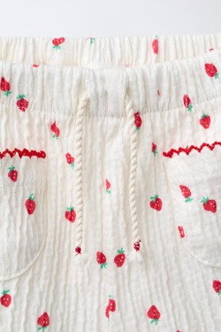 ZARA ШОРТЫ С ПРИНТОМ «КЛУБНИКА», ЖЕЛТОВАТО-БЕЛЫЙ