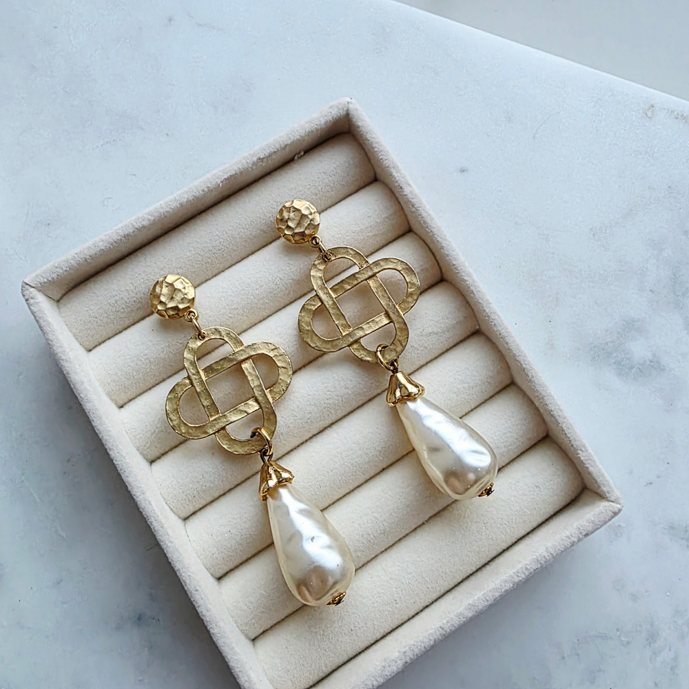 Серьги с подвесной жемчужиной