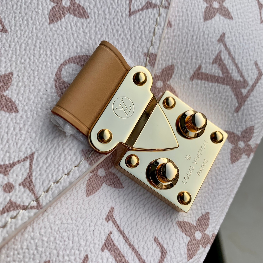 Louis Vuitton Pochette Metis East West