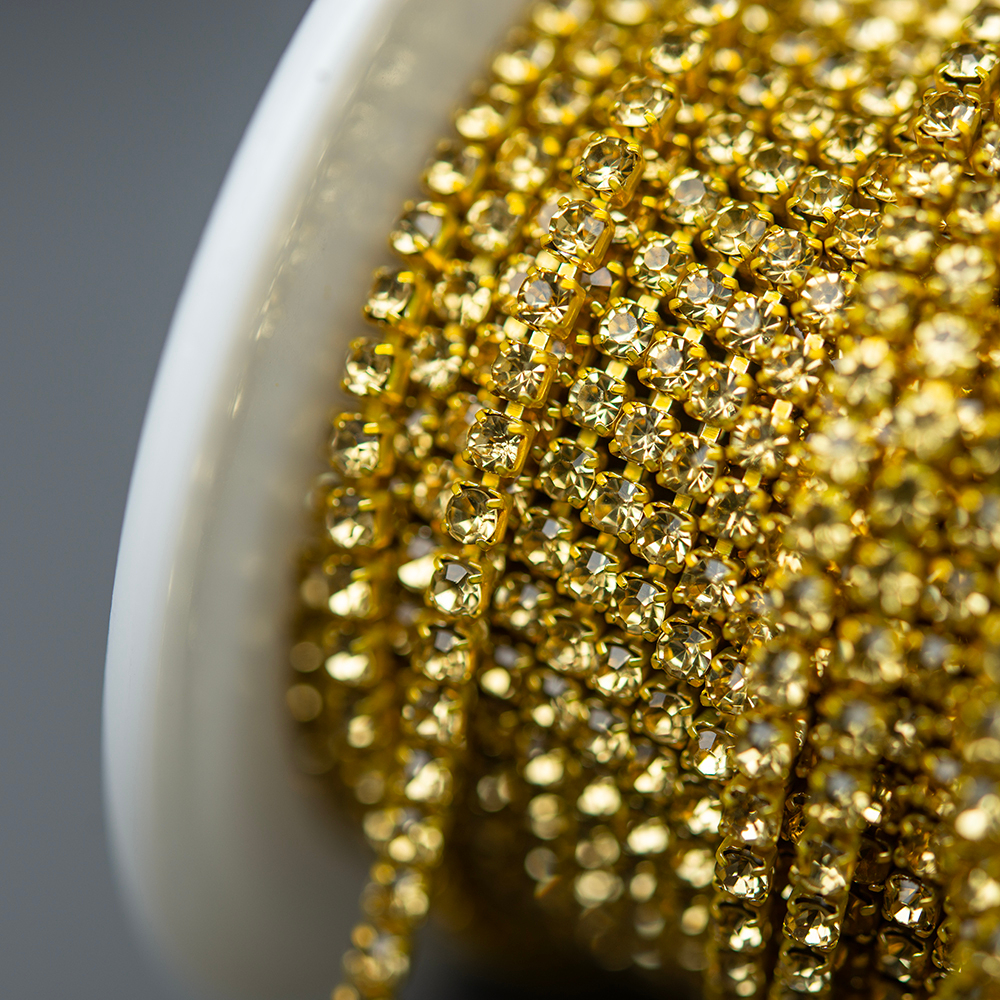 Стразовая цепь, 2мм, желтый кристалл в желтых цапах