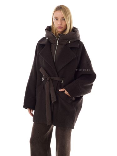 Шоколадное пальто-летучая мышь со съемной манишкой и поясом