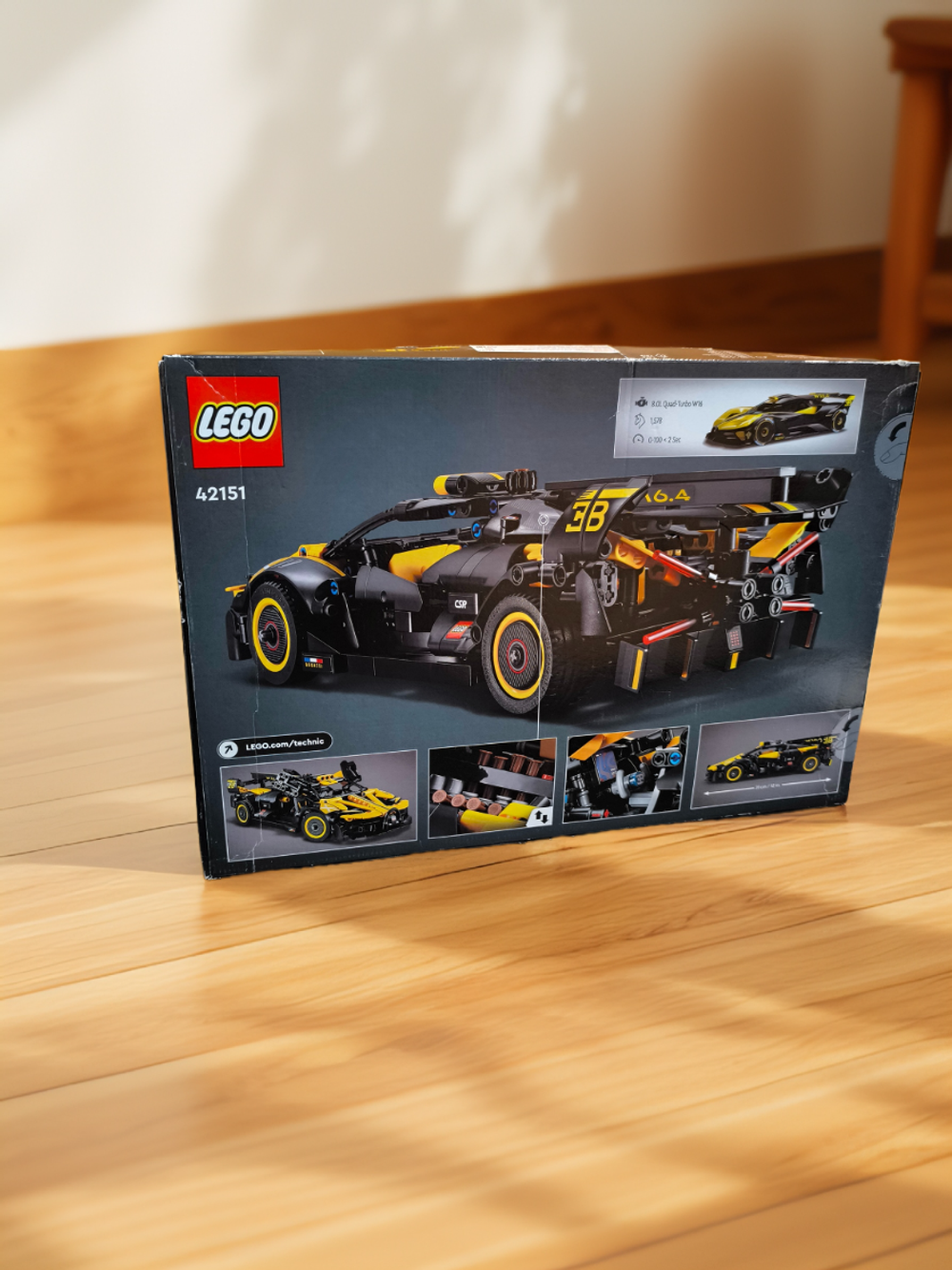LEGO Technic 42151 «Болид Bugatti» — скоростной спорткар с деталями