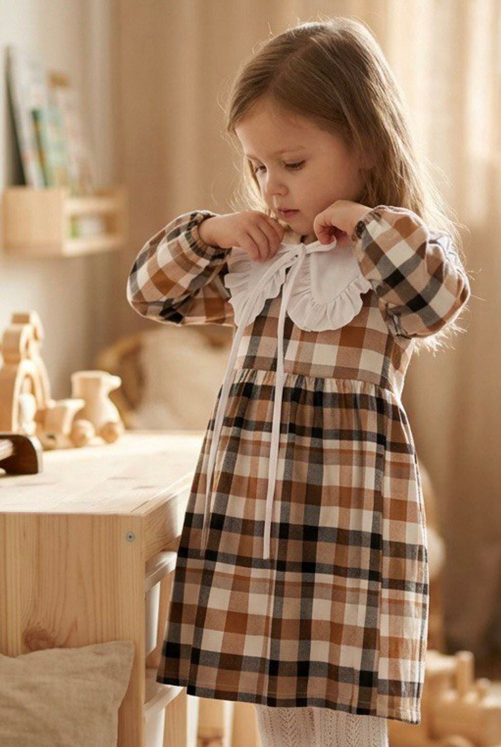 Платье на девочку со сьемным воротником