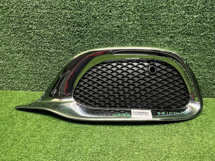 Решетка бампера LH Mercedes S Z223 (20-нв) Maybach