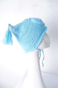 Шапка с кисточками