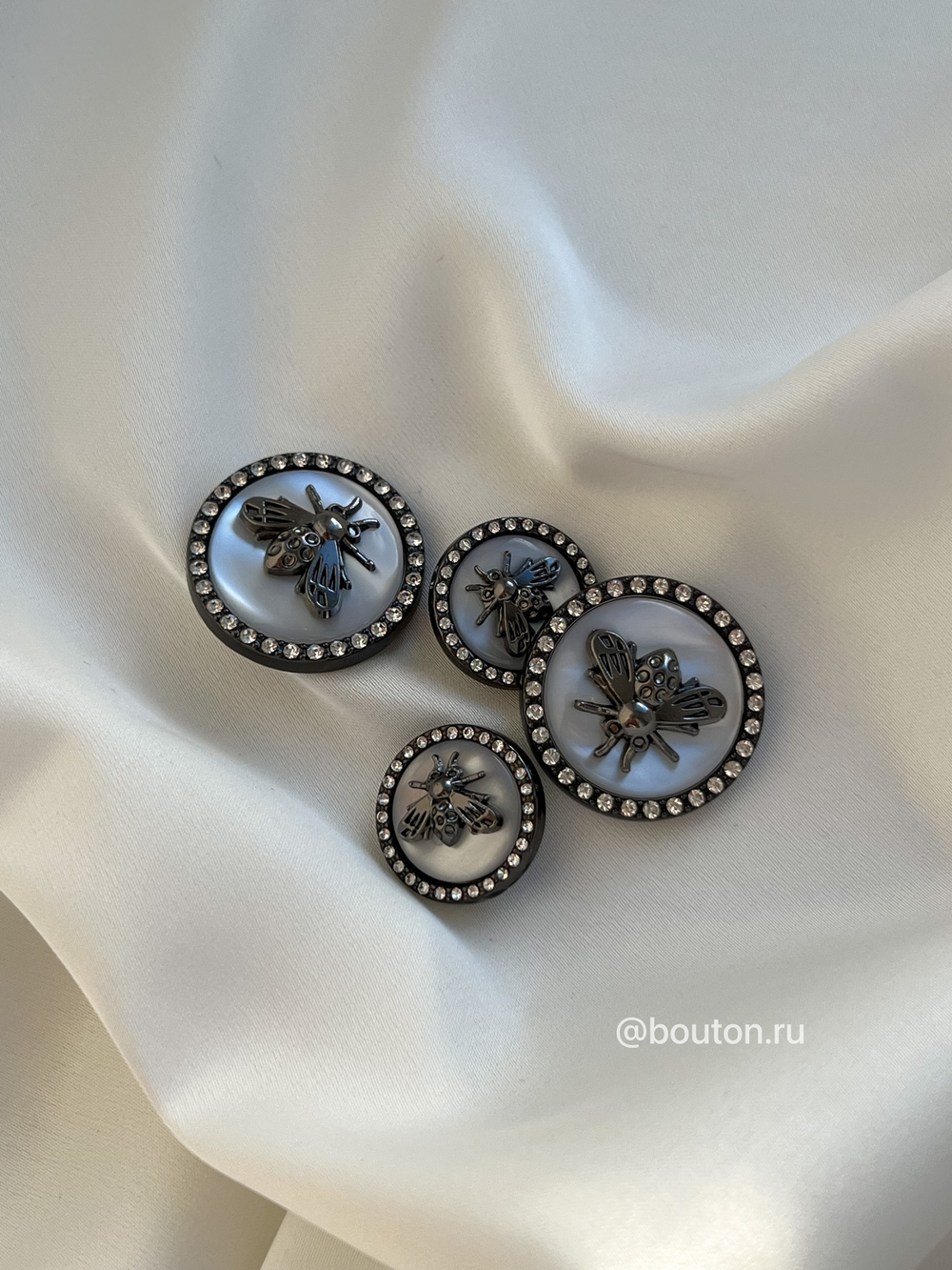 Пуговицы Гучч. Пчела черный графит