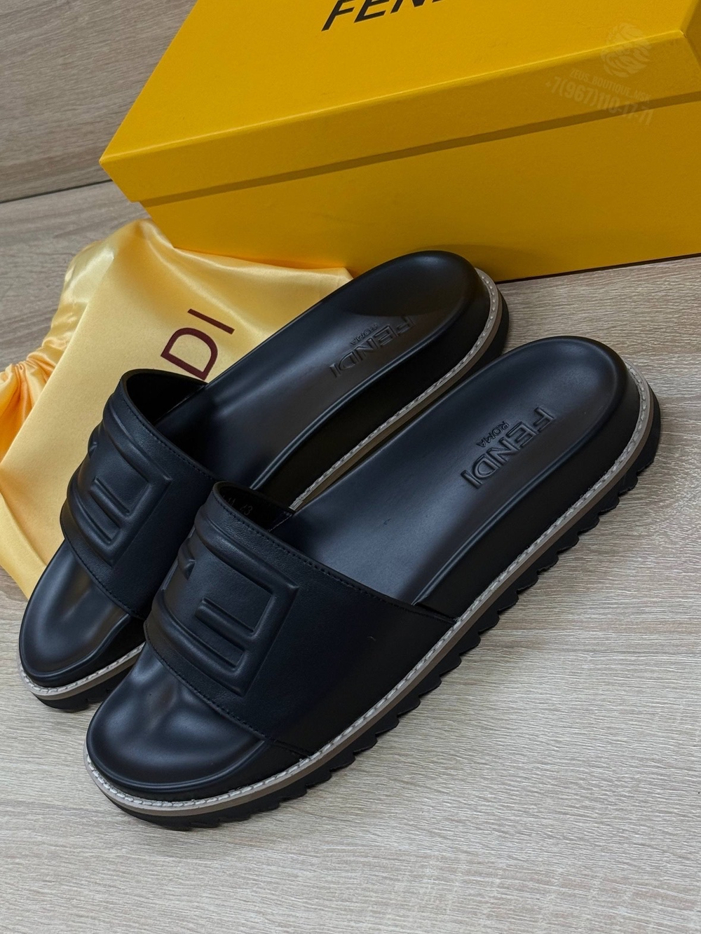 Шлепанцы/Тапочки Fendi