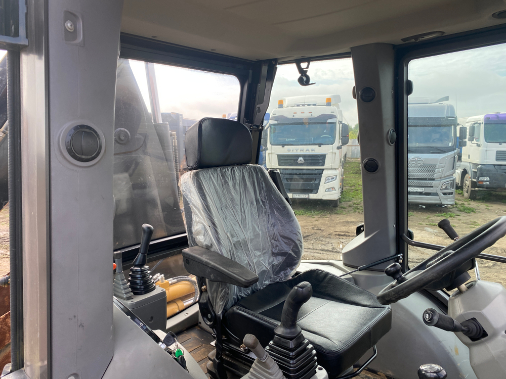 TAVR 695* Экскаватор-погрузчик 695BL (Дизельный, 3,9 л, 102 л.с., АТ)