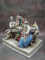 Статуэтка. Фарфор. У лекаря. Capodimonte. Италия