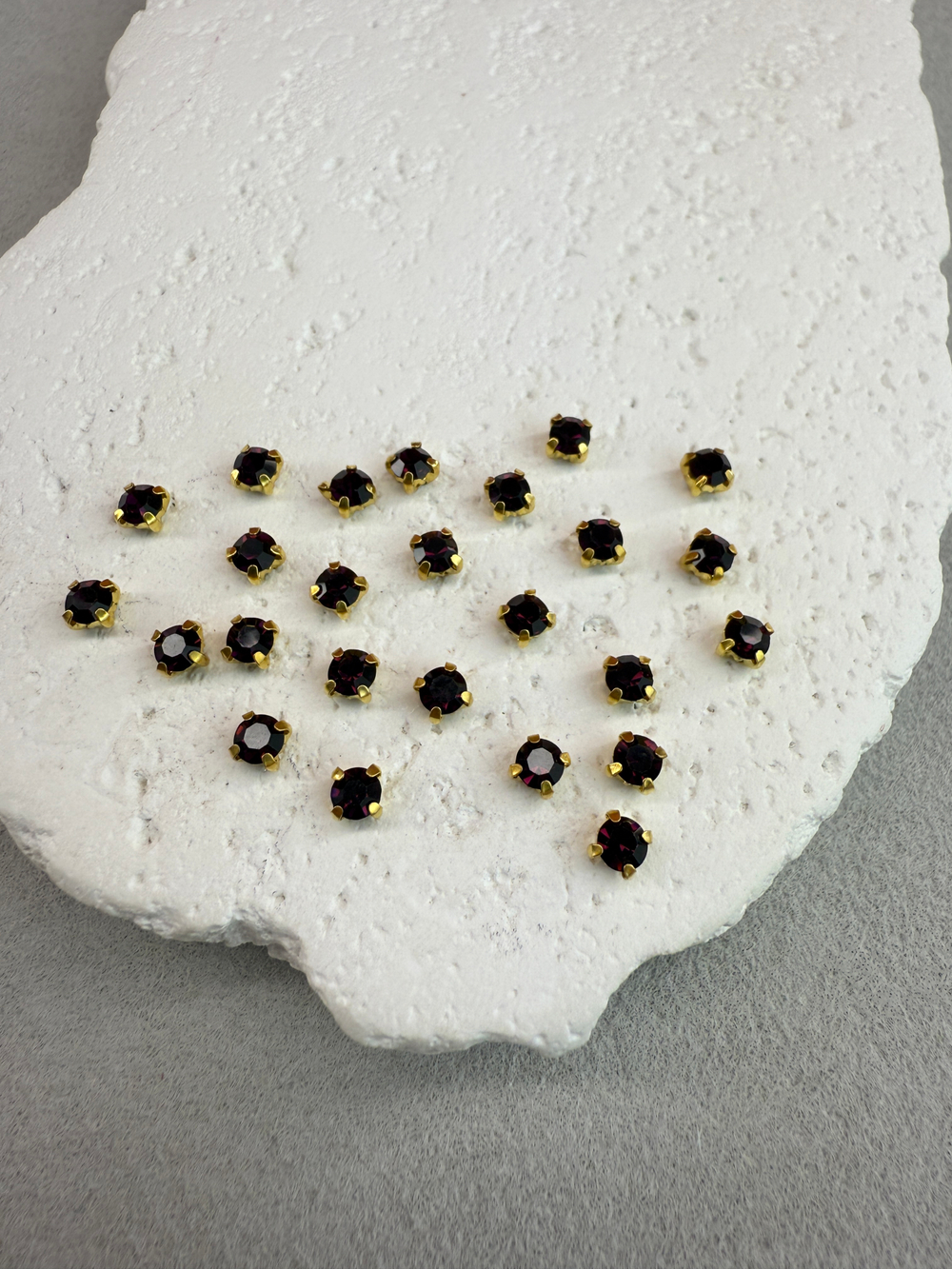 Шатоны 4 мм, Аметист в золоте, 25 шт