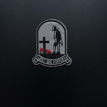 Нашивка термоаппликация на одежду и  на рюкзак. Lest we forget