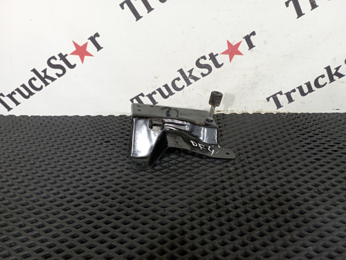 Кронштейн замка капота левый