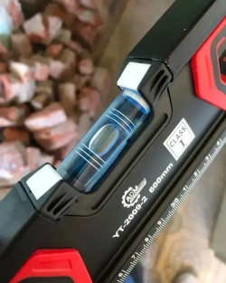 Уровень магнитный 80см, 3 глазка, двуручный, фрезерованный