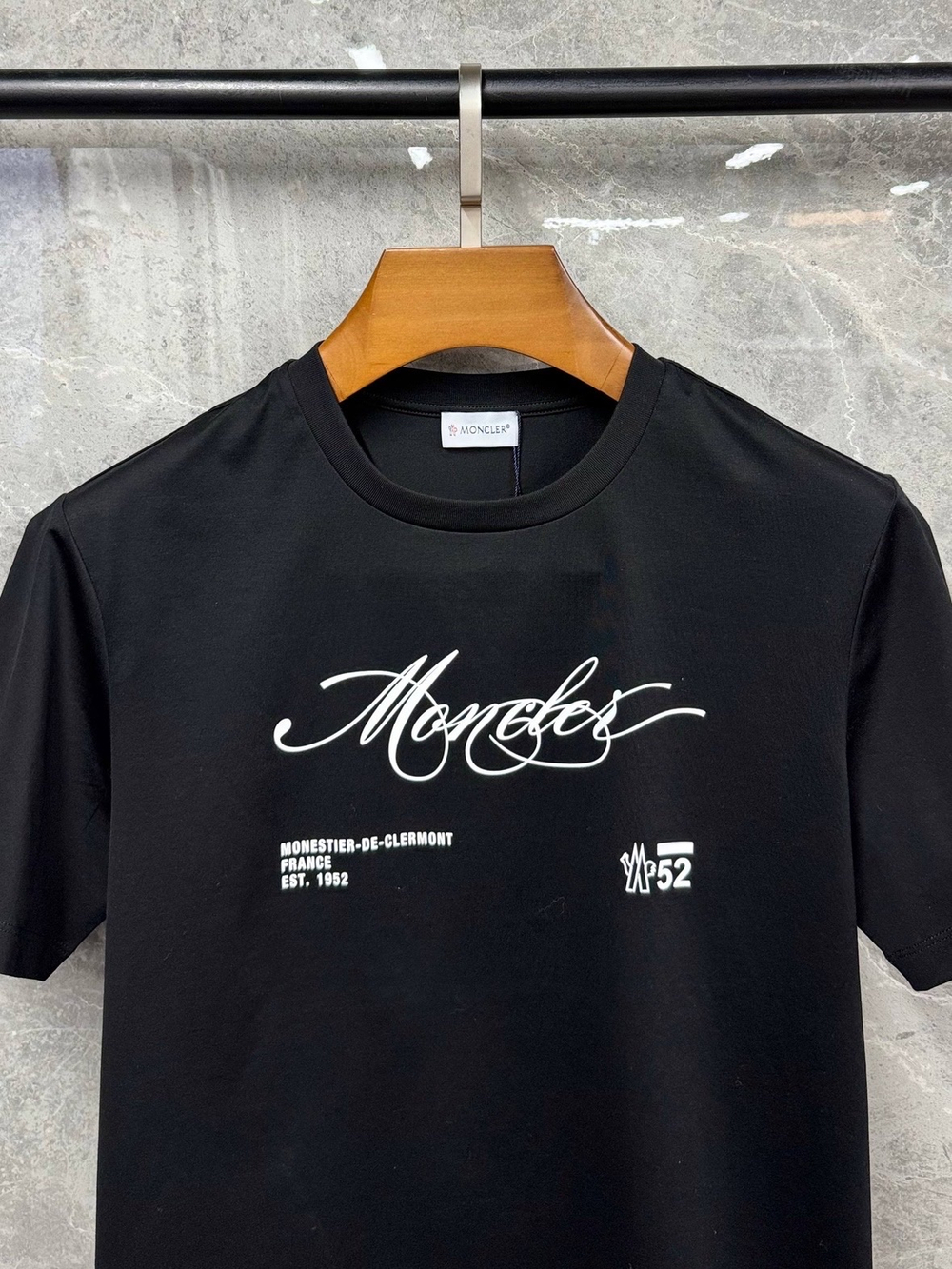 Футболка Moncler