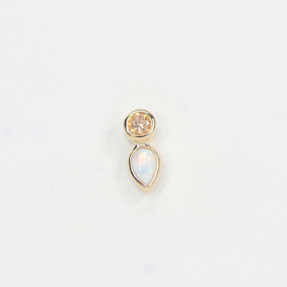 Medal teardrop with synthetic opal