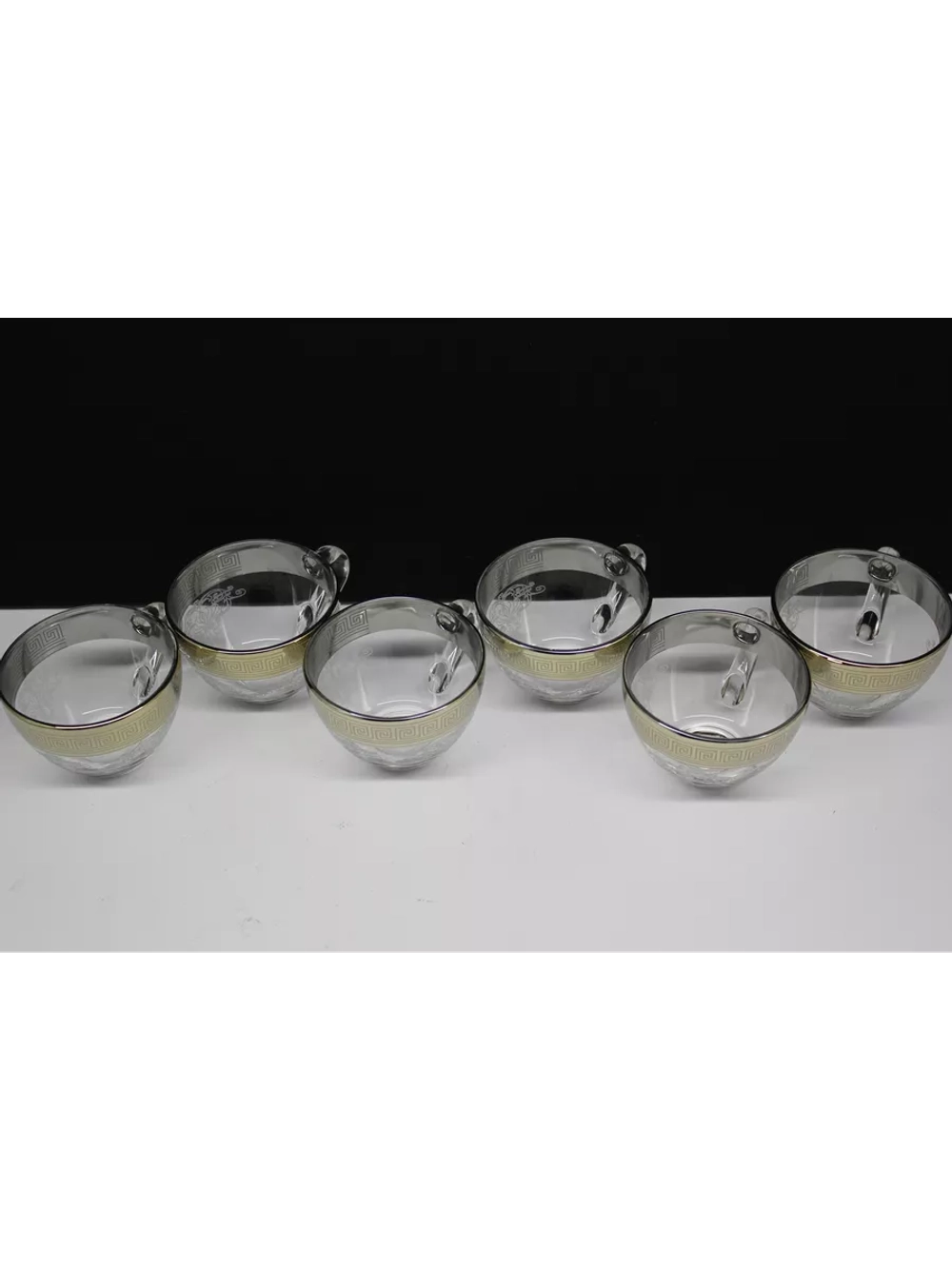 Набор кружек для чая и кофе.