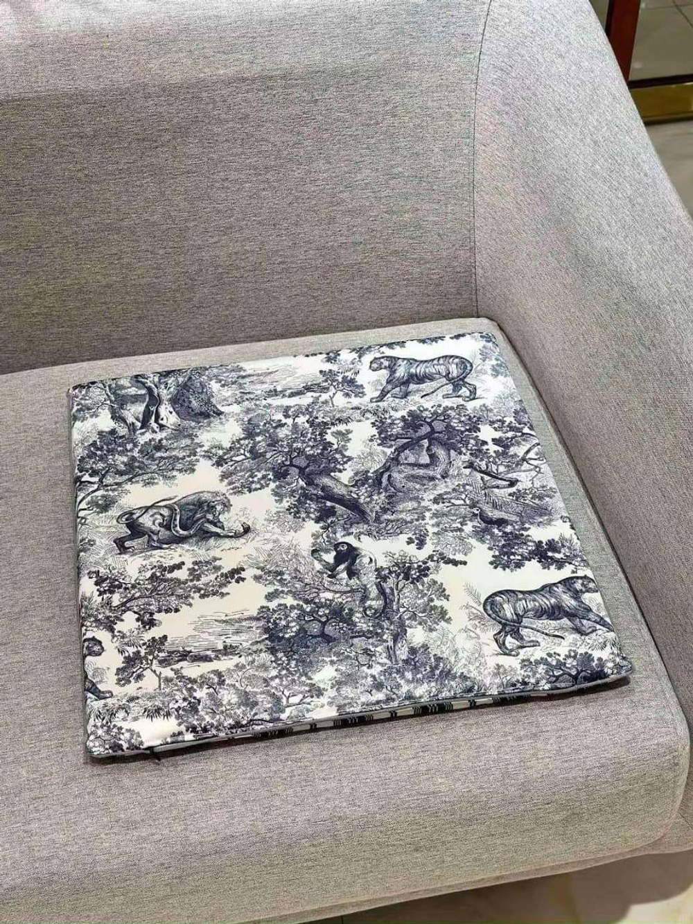 Подушка Dior 45х45 см