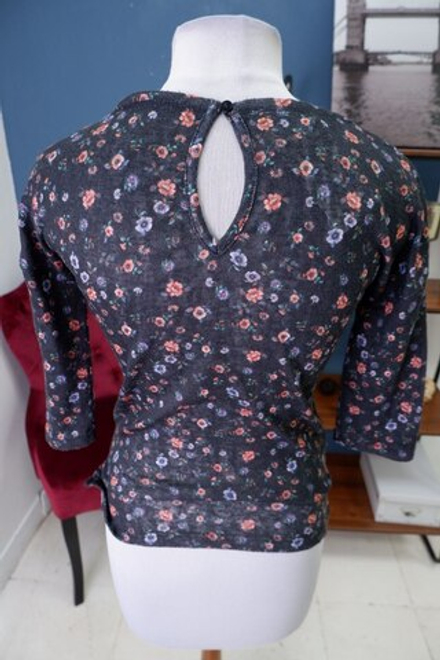 Джемпер Terranova с цветами 42 размер