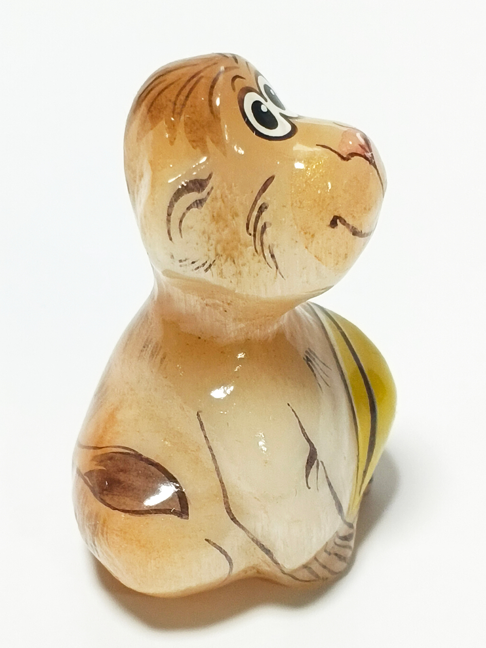 Фигурка " обезьяна с бананом " из селенита.