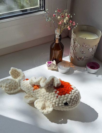Вязаная игрушка ручной работы "Карп Кои"