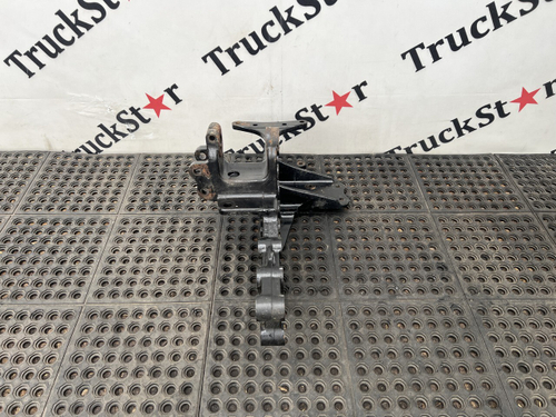 Кронштейн буксировочный левый 2023г.