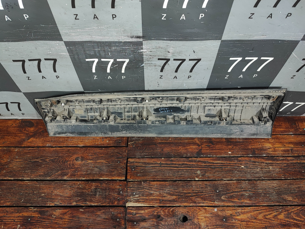 Накладка двери передней правой Hyundai Santa Fe 4 (TM) 18-нв Б/У Оригинал 87722S1000