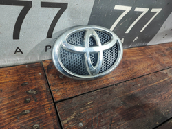 Эмблема передняя Toyota RAV4 IV (XA40) 15-19 Б/У Оригинал 7530142051