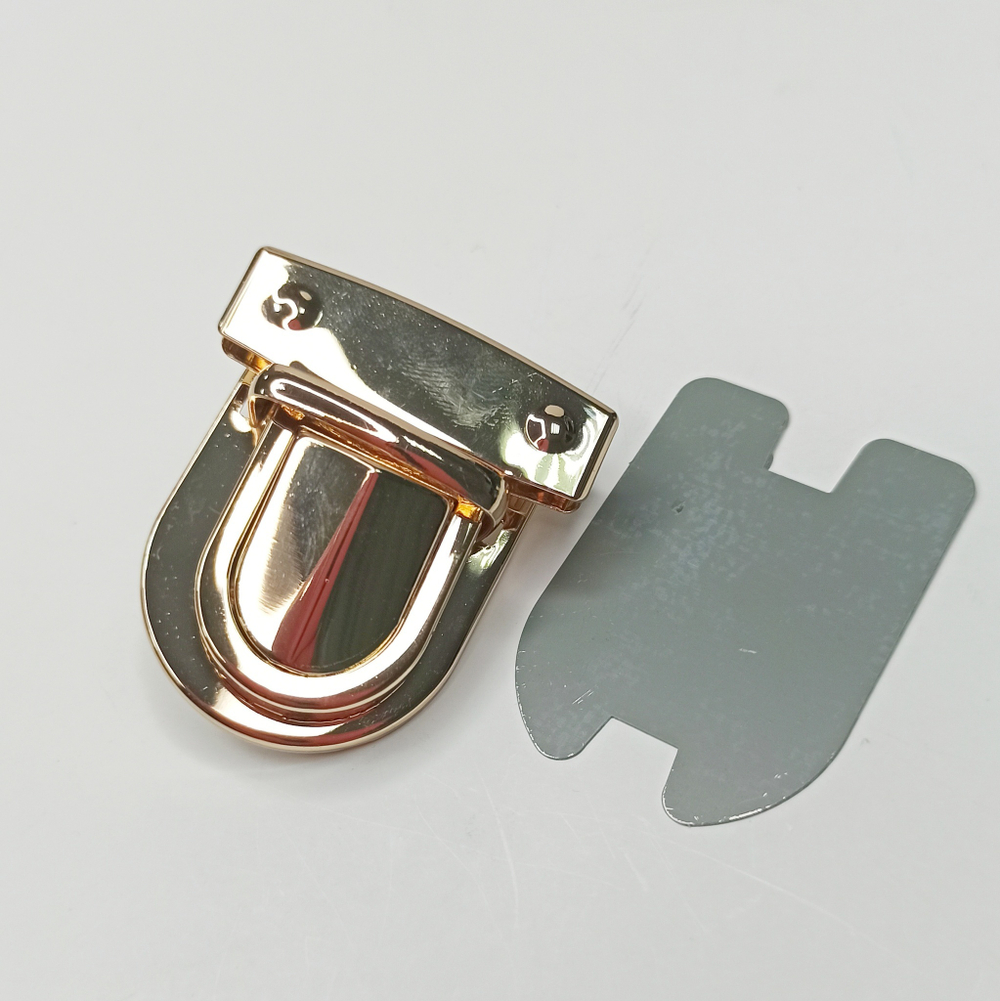 Замок-защелка на зажимах 42*50 Золото