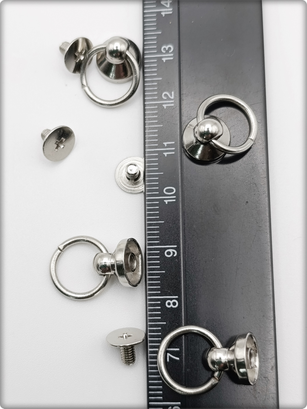 Заклепки круглые серебристые 10мм на винте для декора одежды.