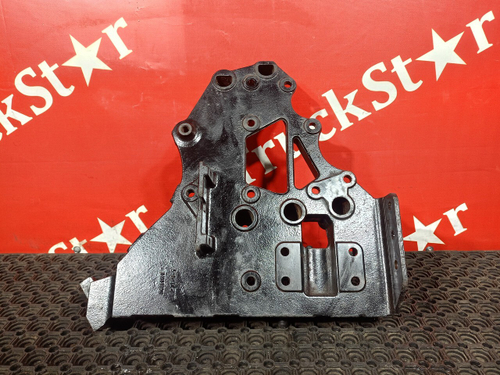 Кронштейн буксировочный правый