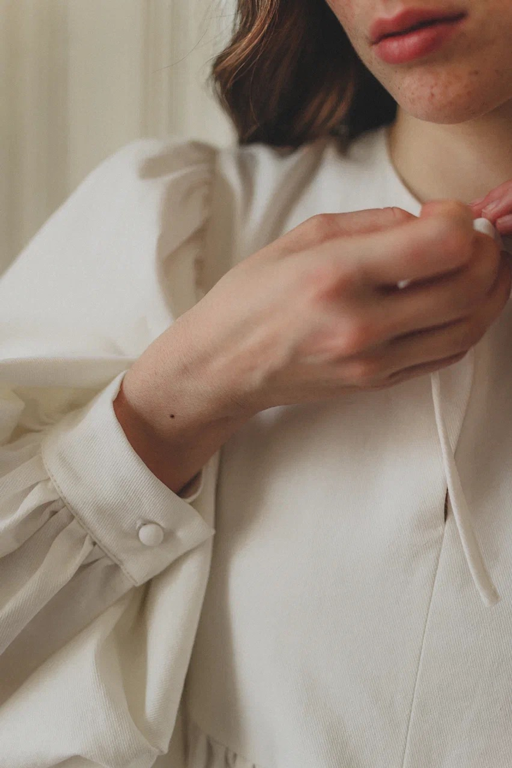 Платье с объемным рукавом из джинсы Айвори